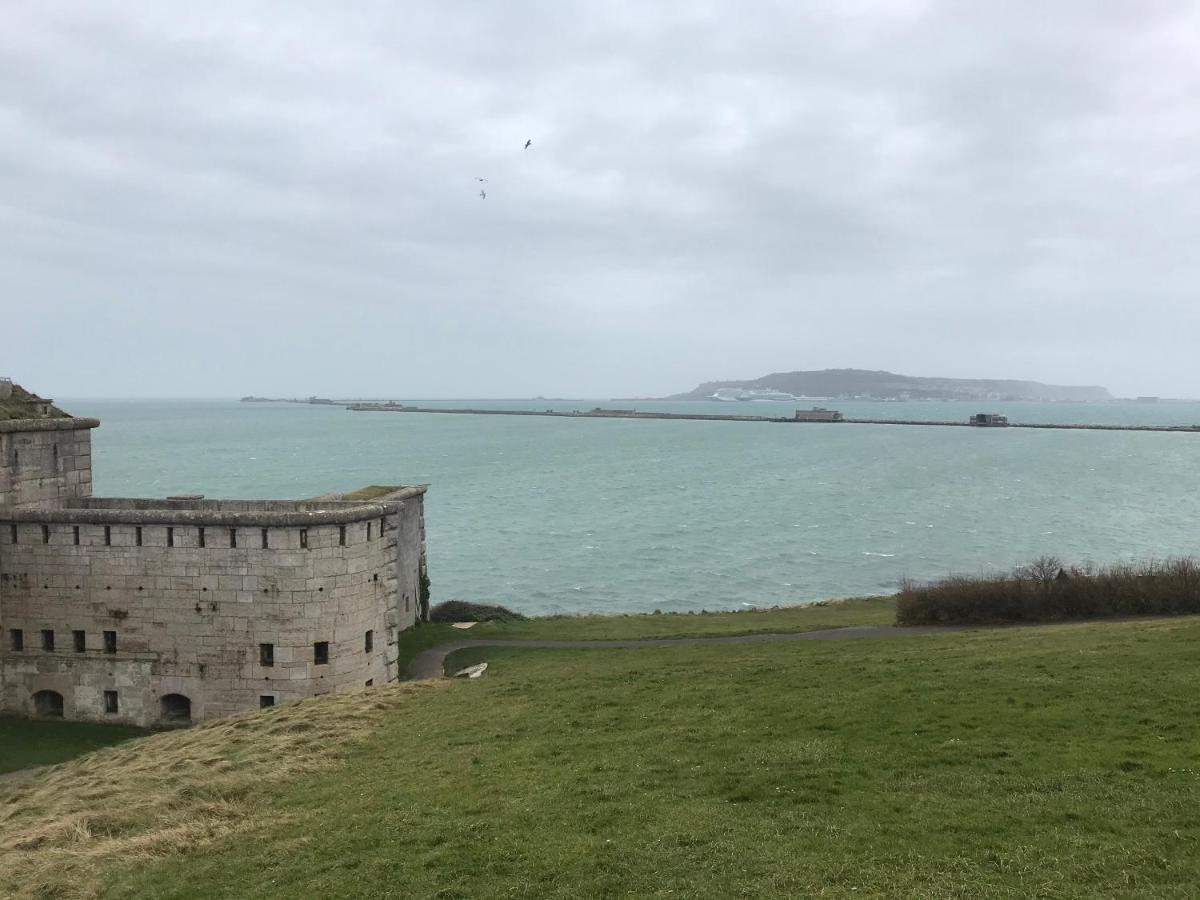 A Stones Throw To The Beach :-) Weymouth Exterior photo